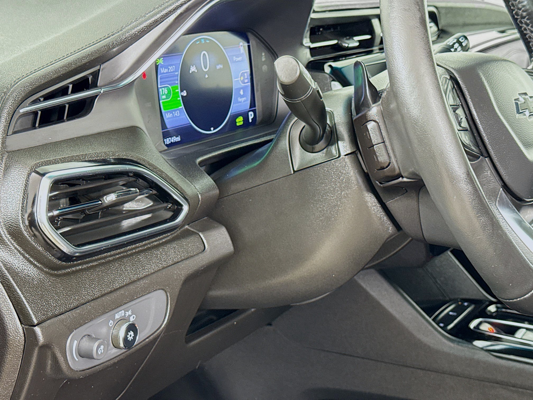 Used 2023 Chevrolet Bolt LT w/ Infotainment Package FWD image 10