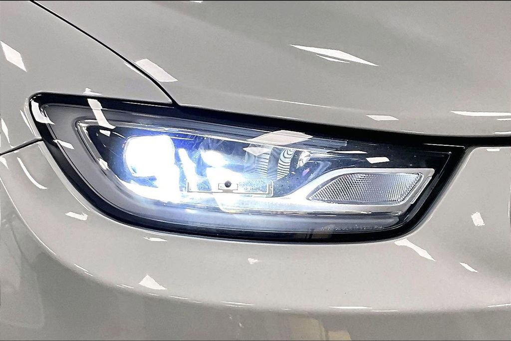 Used 2024 Chrysler Pacifica Touring-L image 32