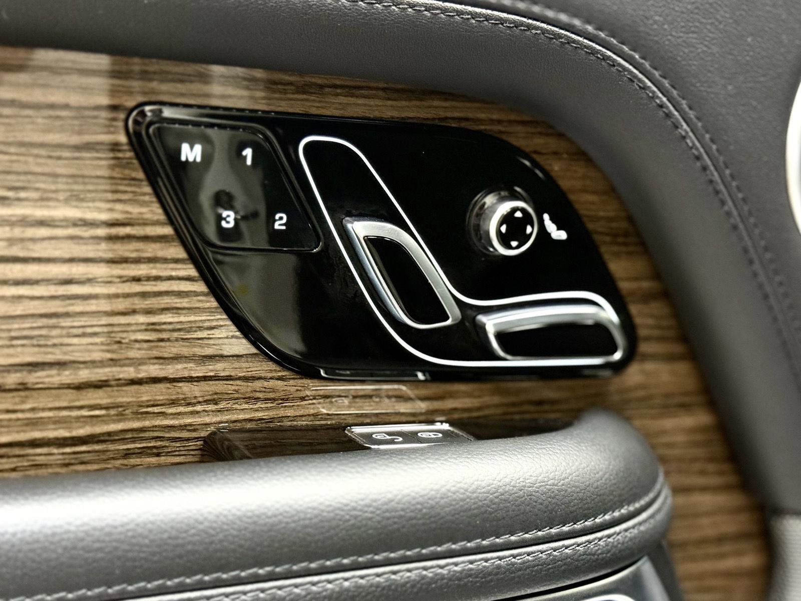 Used 2019 Land Rover Range Rover AWD/4WD image 12