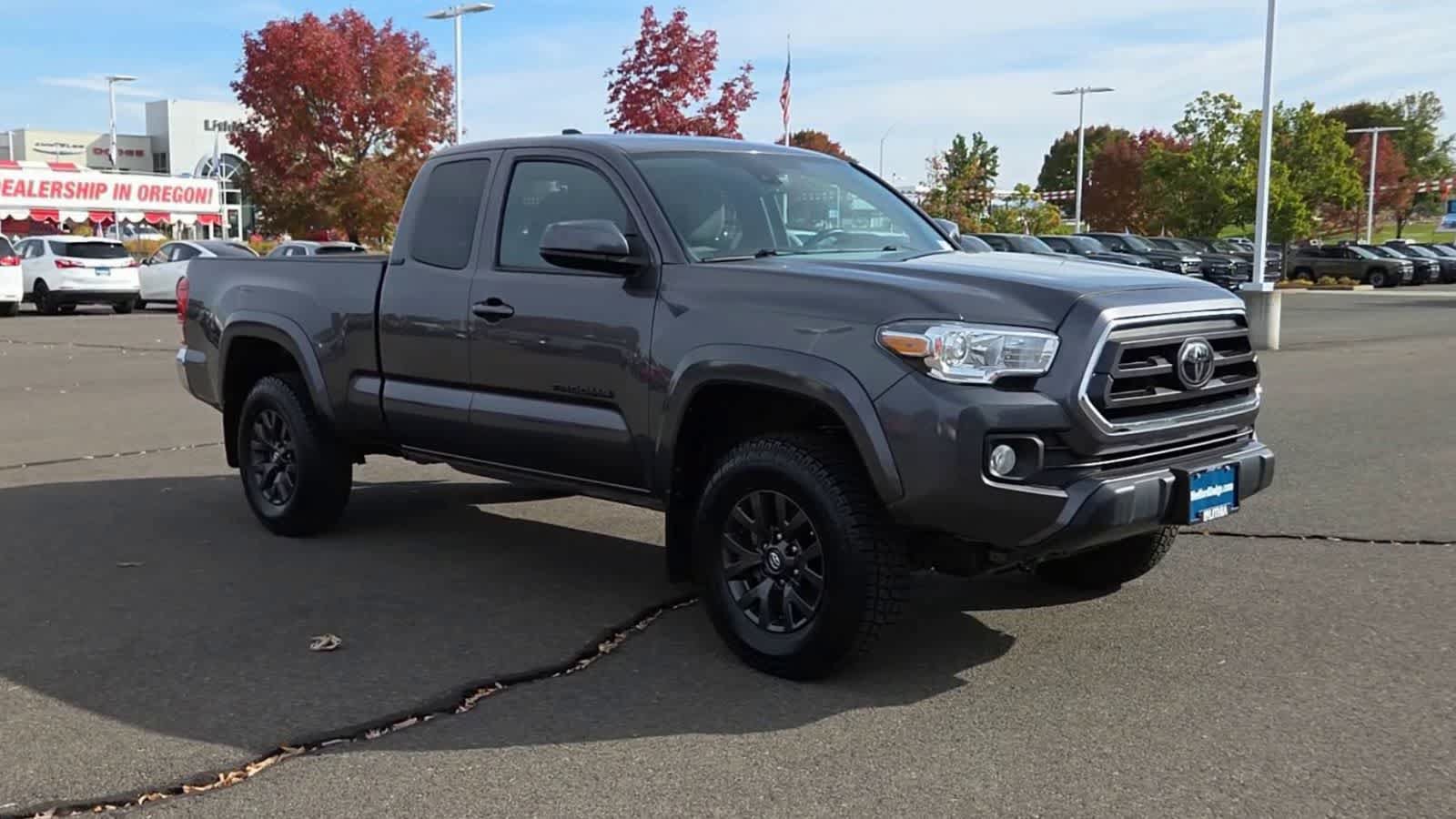 Used 2020 Toyota Tacoma SR5 w/ Blackout Package AWD/4WD image 2