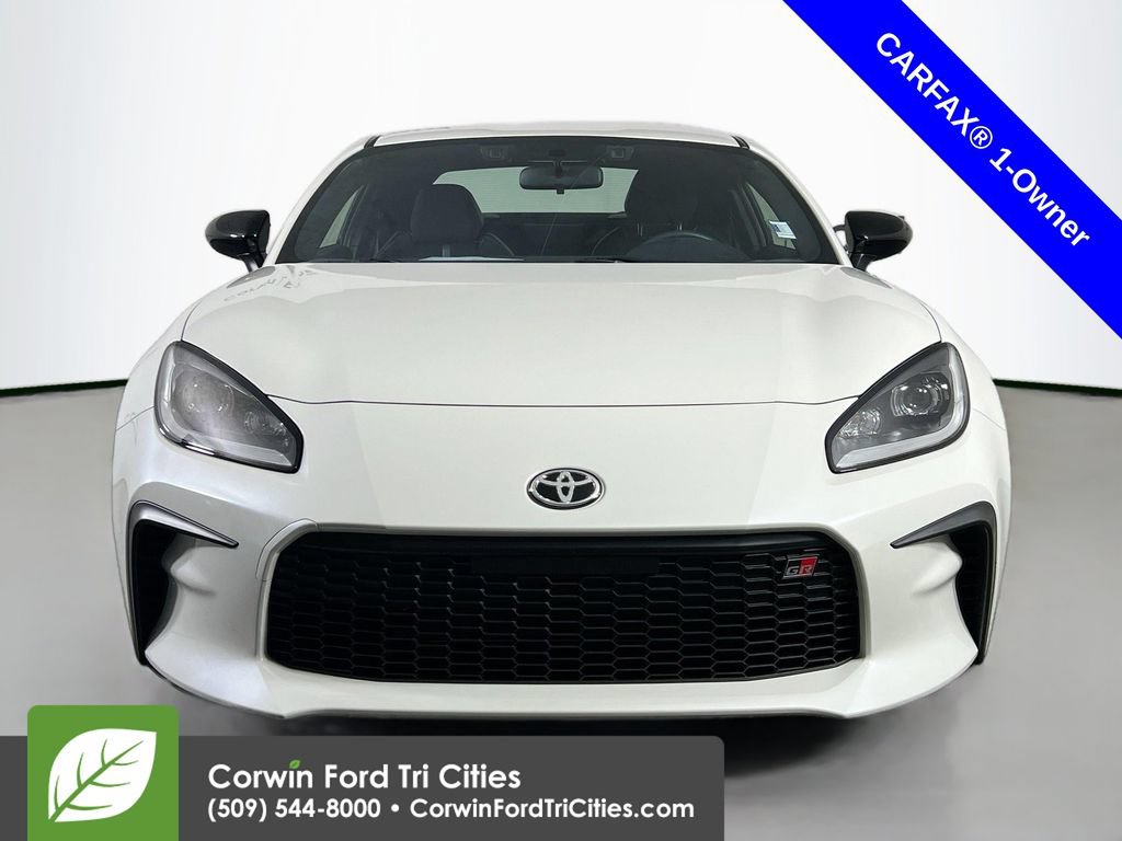 Used 2025 Toyota GR86 Premium w/ ALL Weather Mat Package (TMS) RWD image 4