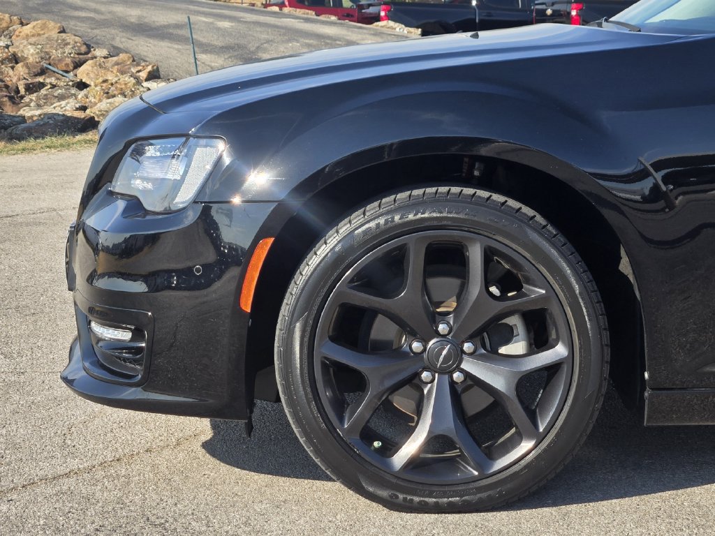 Used 2023 Chrysler 300 Touring L RWD image 11