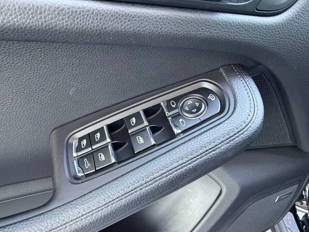 Used 2024 Porsche Macan AWD/4WD image 8