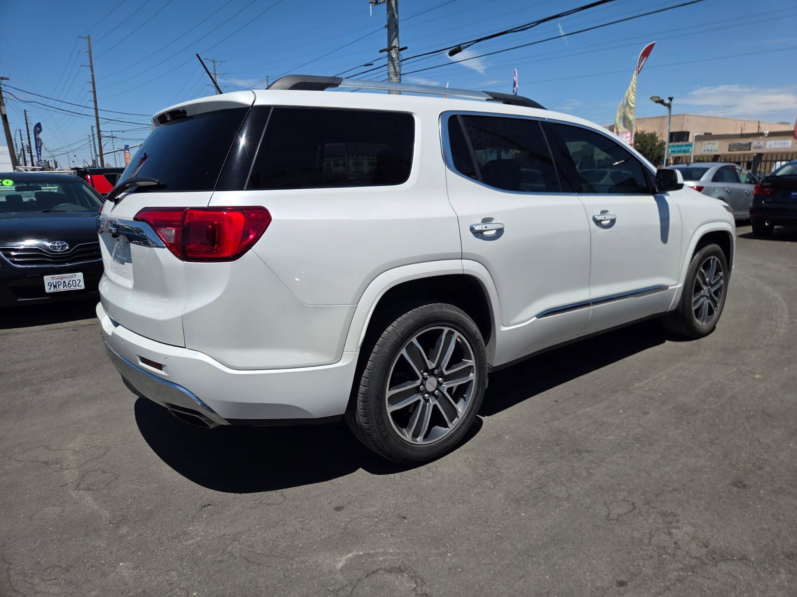 Used 2018 GMC Acadia Denali w/ Technology Package AWD/4WD image 4
