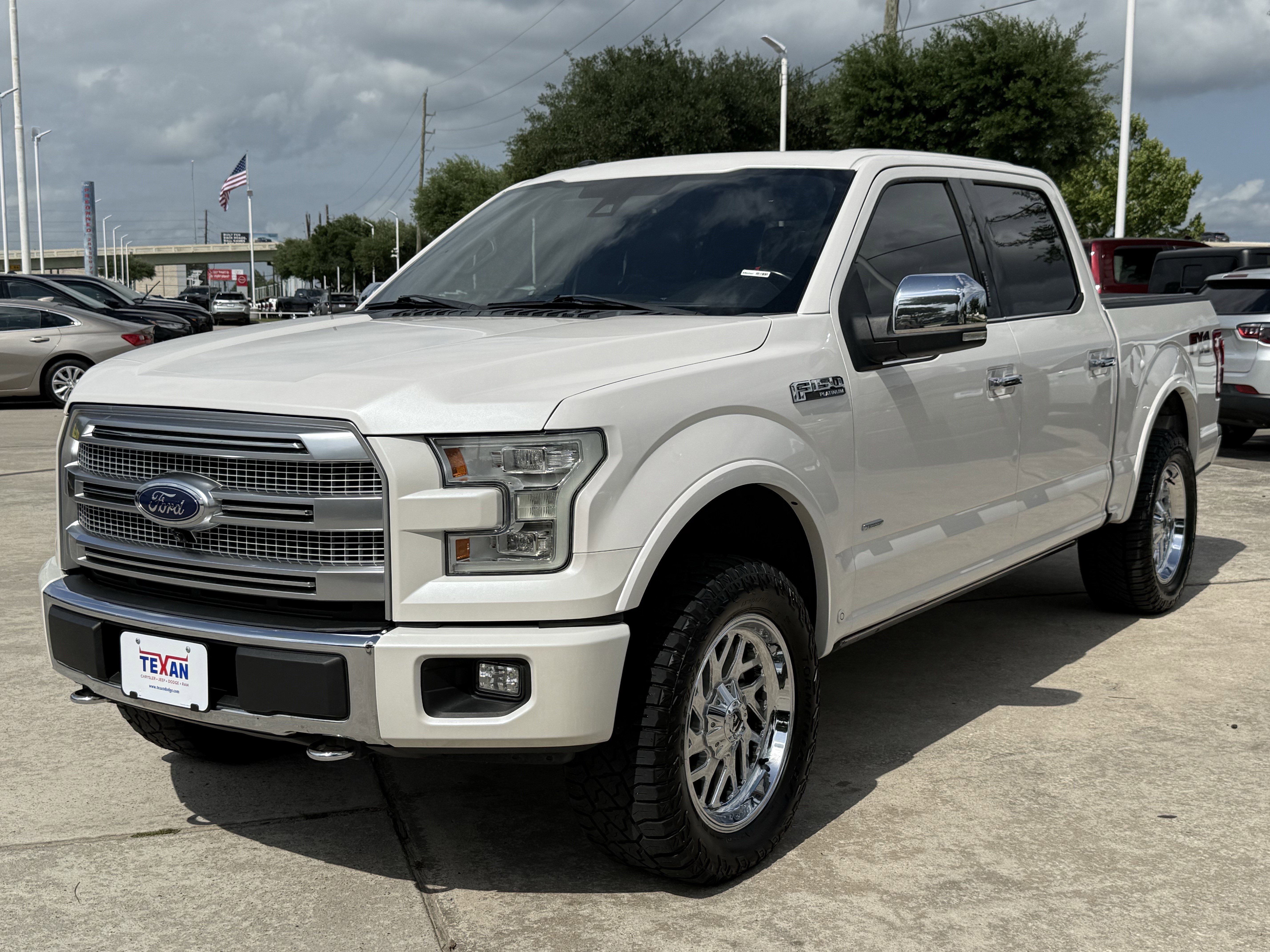 Used 2017 Ford F150 Platinum w/ Equipment Group 701A Luxury image 9