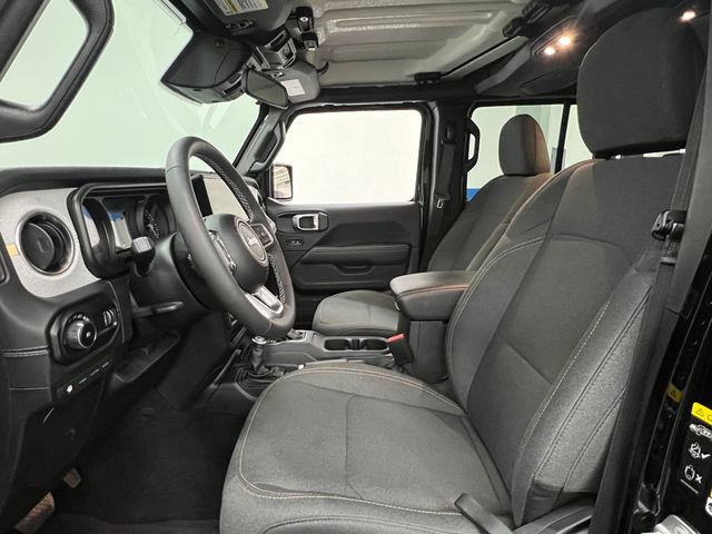 Used 2025 Jeep Wrangler Unlimited Sahara w/ Safety Group image 15