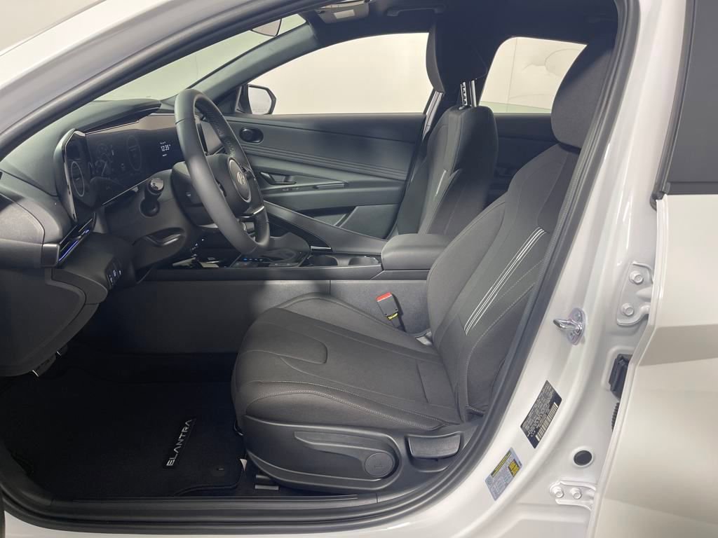 New 2025 Hyundai Elantra SEL image 12