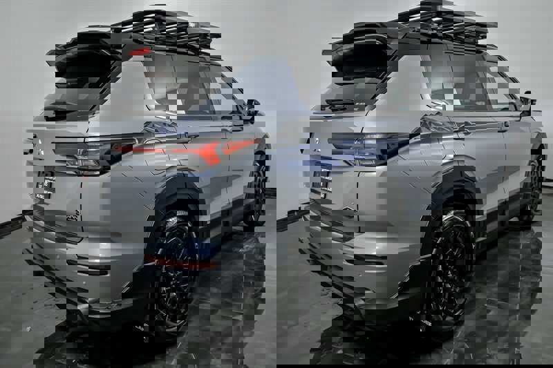 New 2026 Mitsubishi Outlander SE image 9