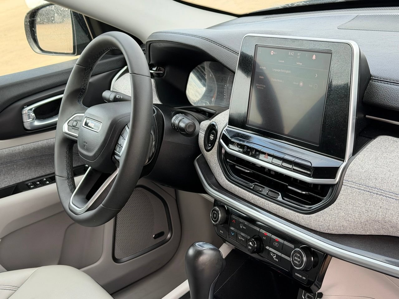 Used 2022 Jeep Compass Latitude w/ Sun and Sound Group FWD image 37