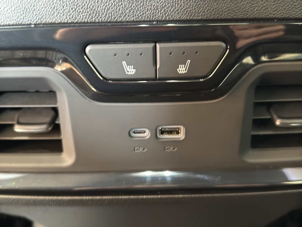 Used 2025 GMC Sierra 1500 AT4 w/ Technology Package AWD/4WD image 15