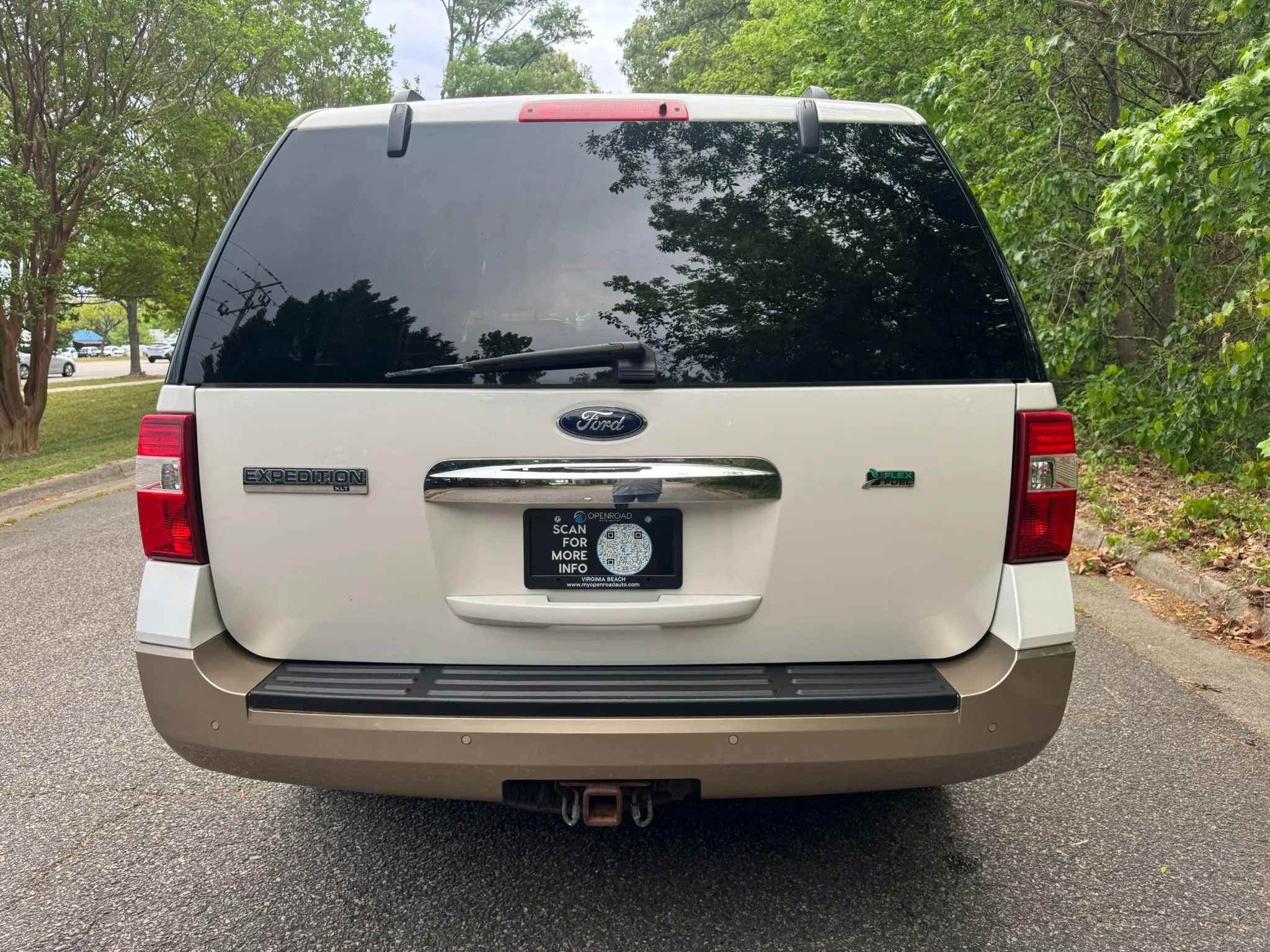 Used 2014 Ford Expedition XLT w/ Equipment Group 202A AWD/4WD image 5