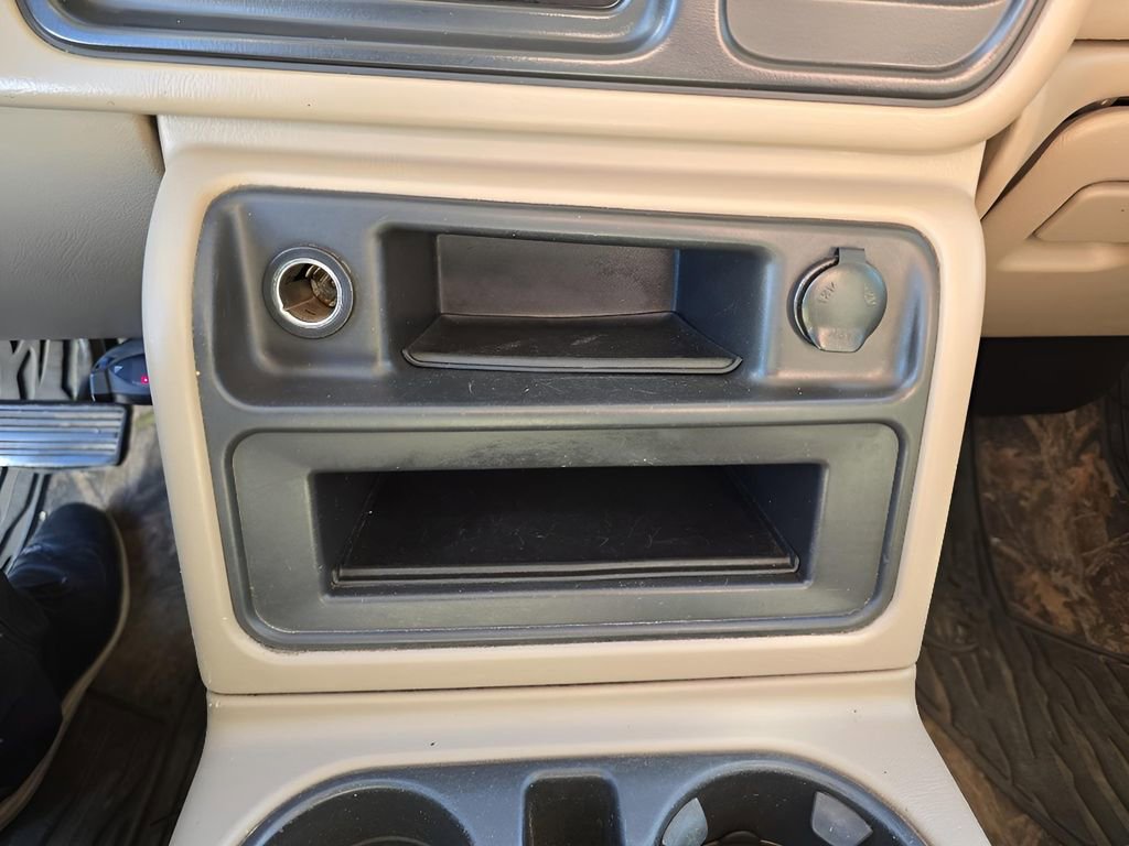 Used 2004 GMC Sierra 2500 SLT w/ Heavy-Duty Power Package image 20