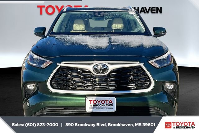 Used 2024 Toyota Highlander XLE image 3