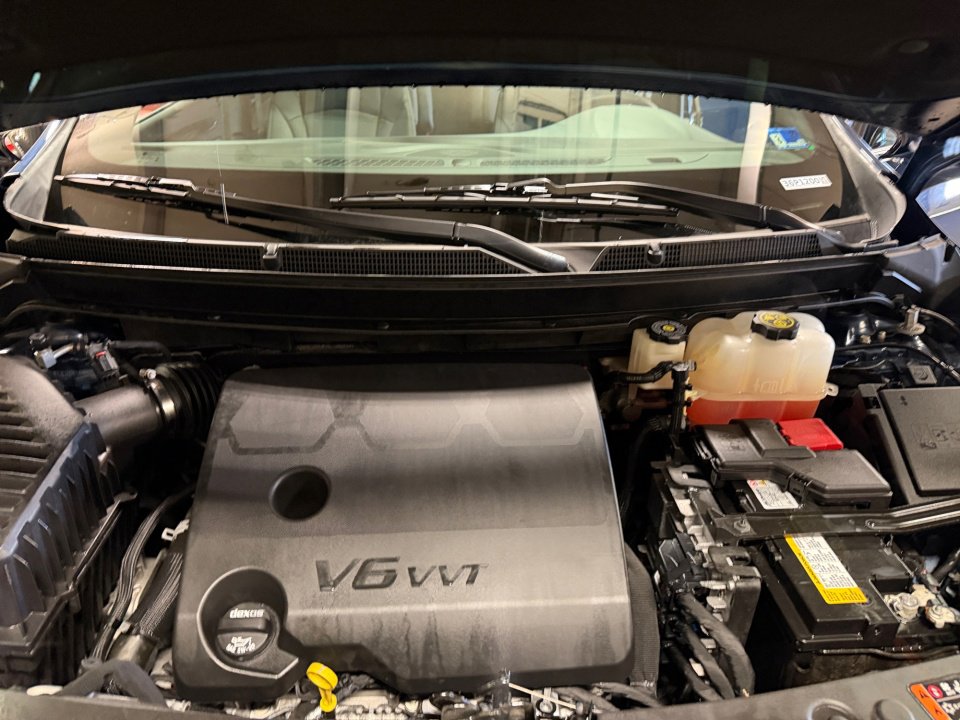 Used 2024 Buick Enclave Essence w/ Experience Buick Package image 18