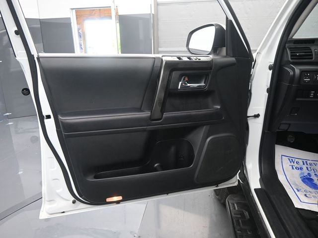 Used 2024 Toyota 4Runner TRD Off-Road Premium image 10