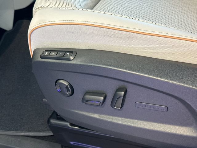 Used 2025 Volkswagen ID. Buzz 1st Edition image 38