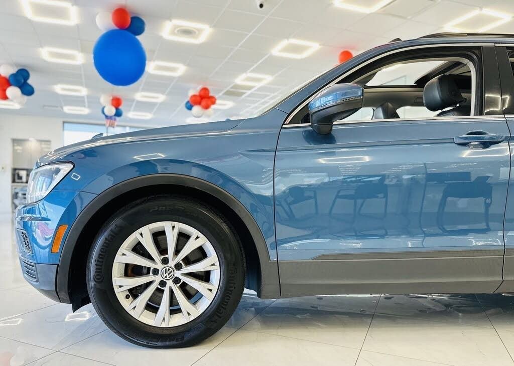 Used 2019 Volkswagen Tiguan SE w/ Panoramic Sunroof Package image 13