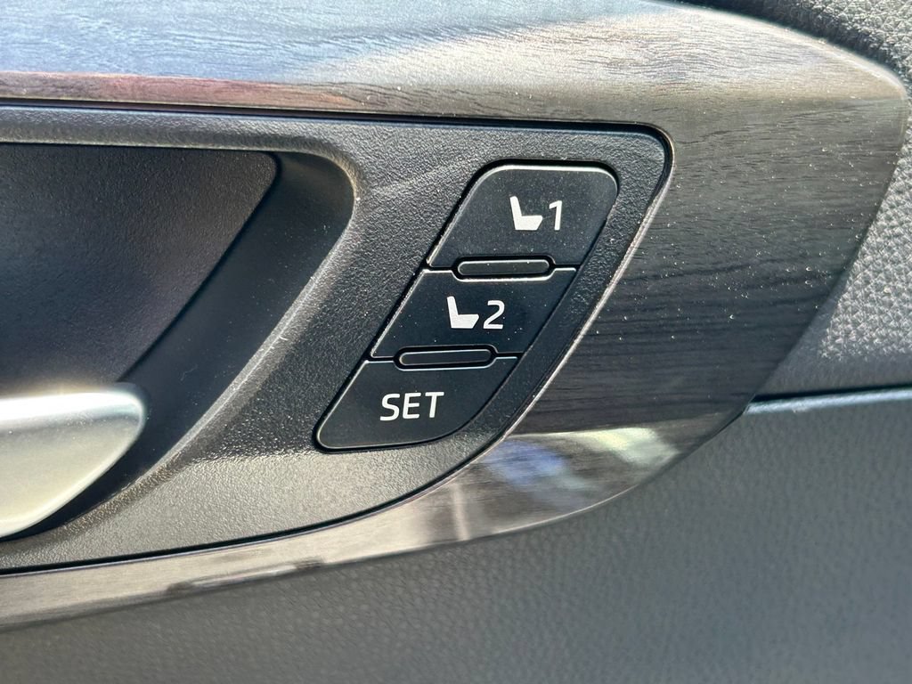 Used 2023 Toyota Highlander Platinum FWD image 30