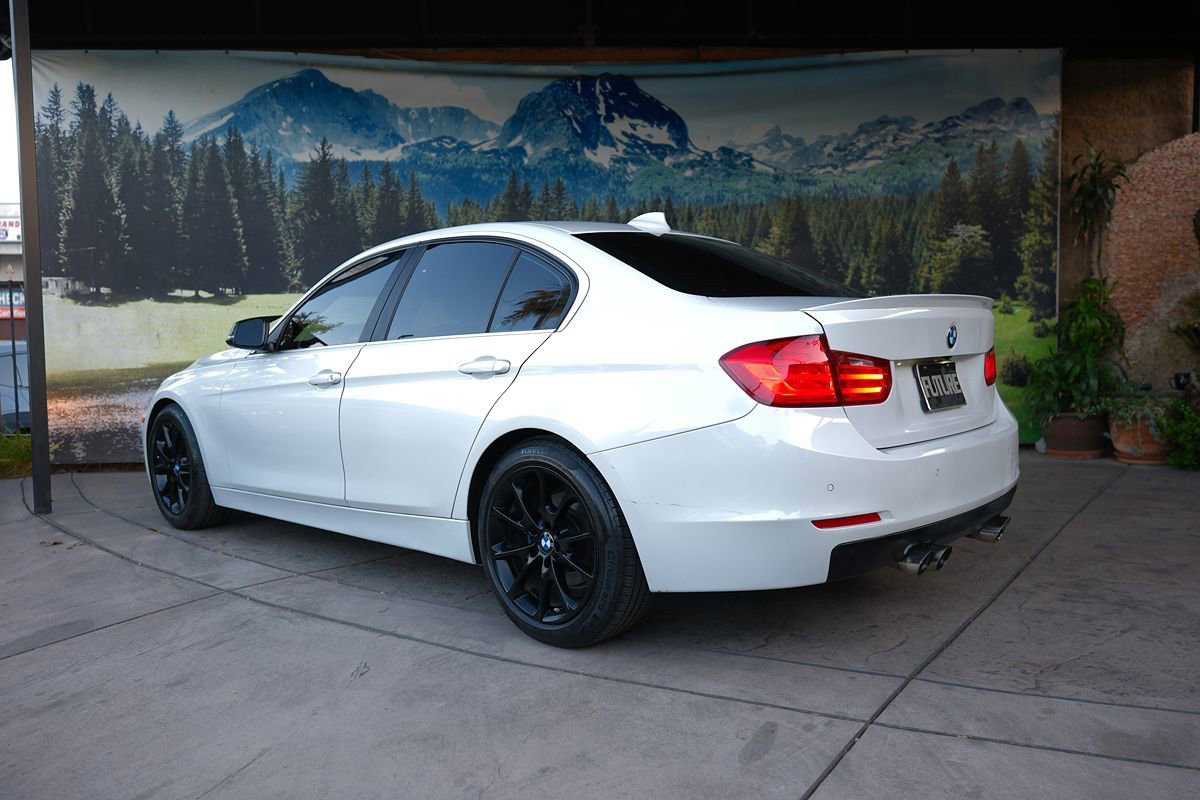 Used 2015 BMW 320i Sedan RWD image 4