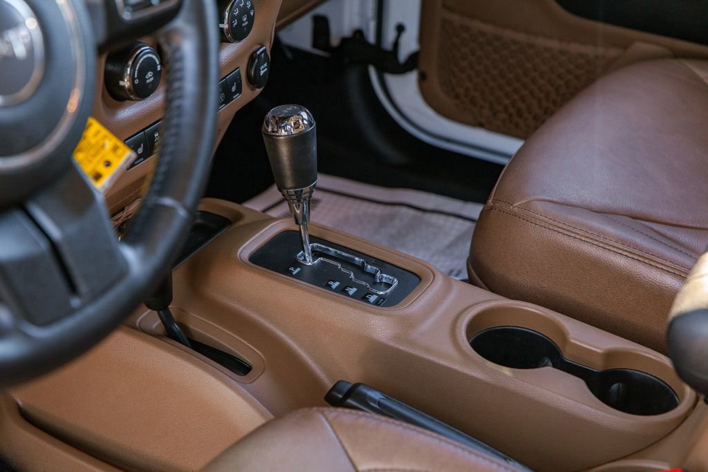Used 2016 Jeep Wrangler Unlimited Sahara w/ Connectivity Group image 14