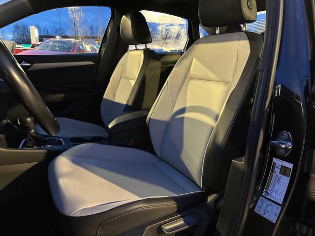 Used 2019 Volkswagen Jetta R-Line w/ R-Line Cold Weather Package image 21