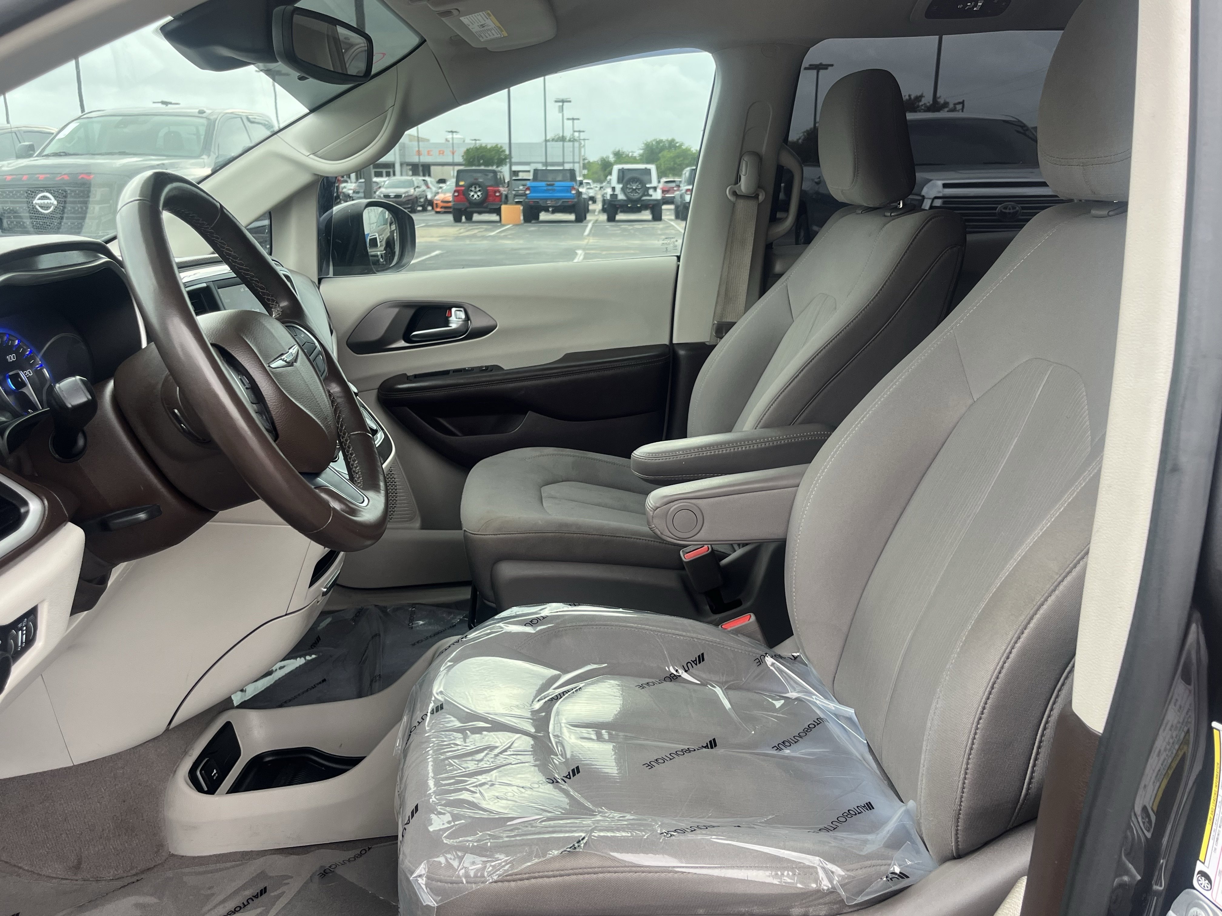 Used 2021 Chrysler Voyager LX w/ Cold Weather Group image 28