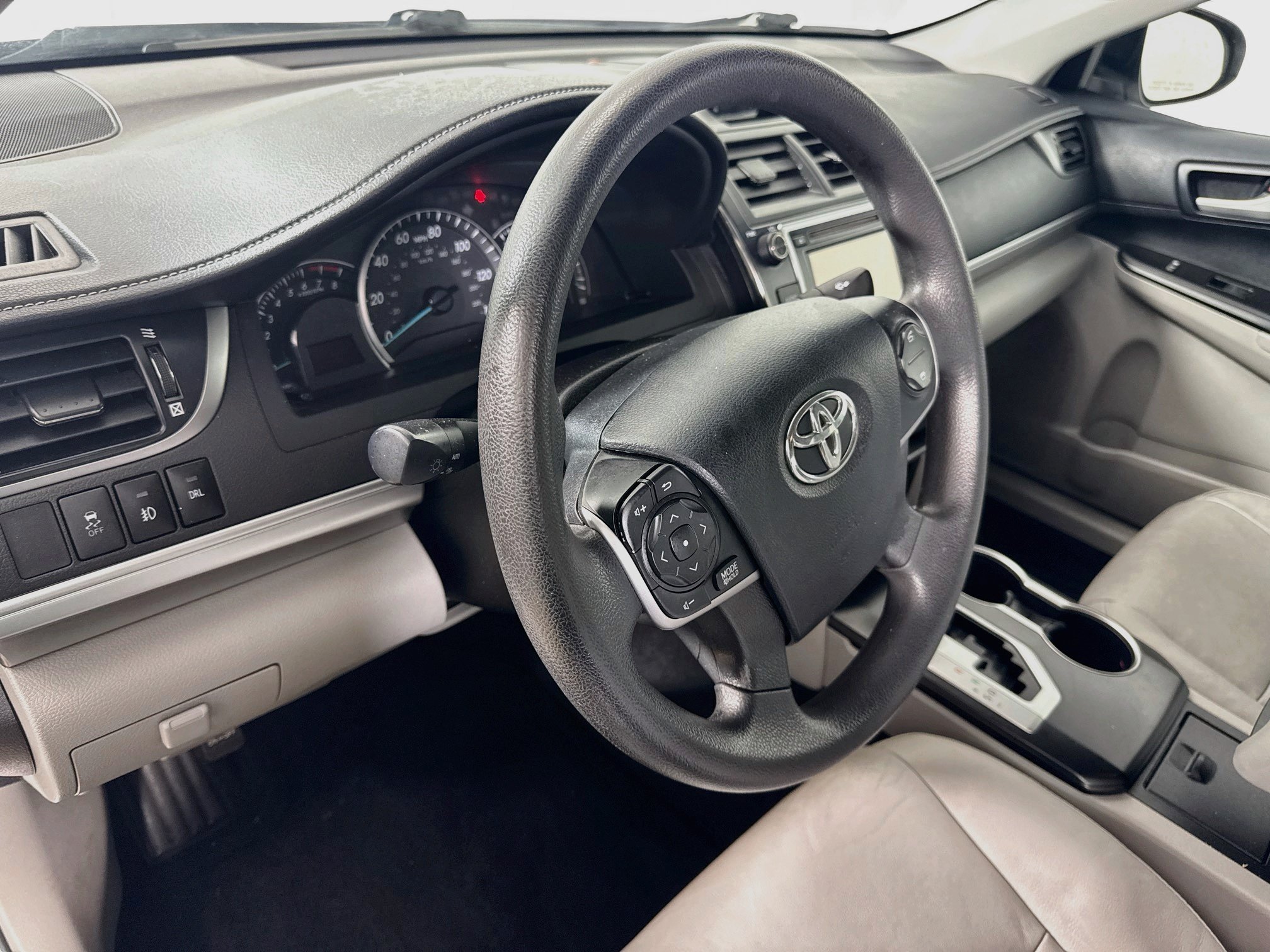 Used 2013 Toyota Camry LE FWD image 9