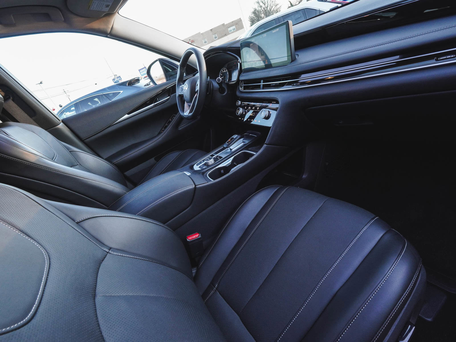 Used 2025 INFINITI QX60 Pure w/ Cargo Package image 41