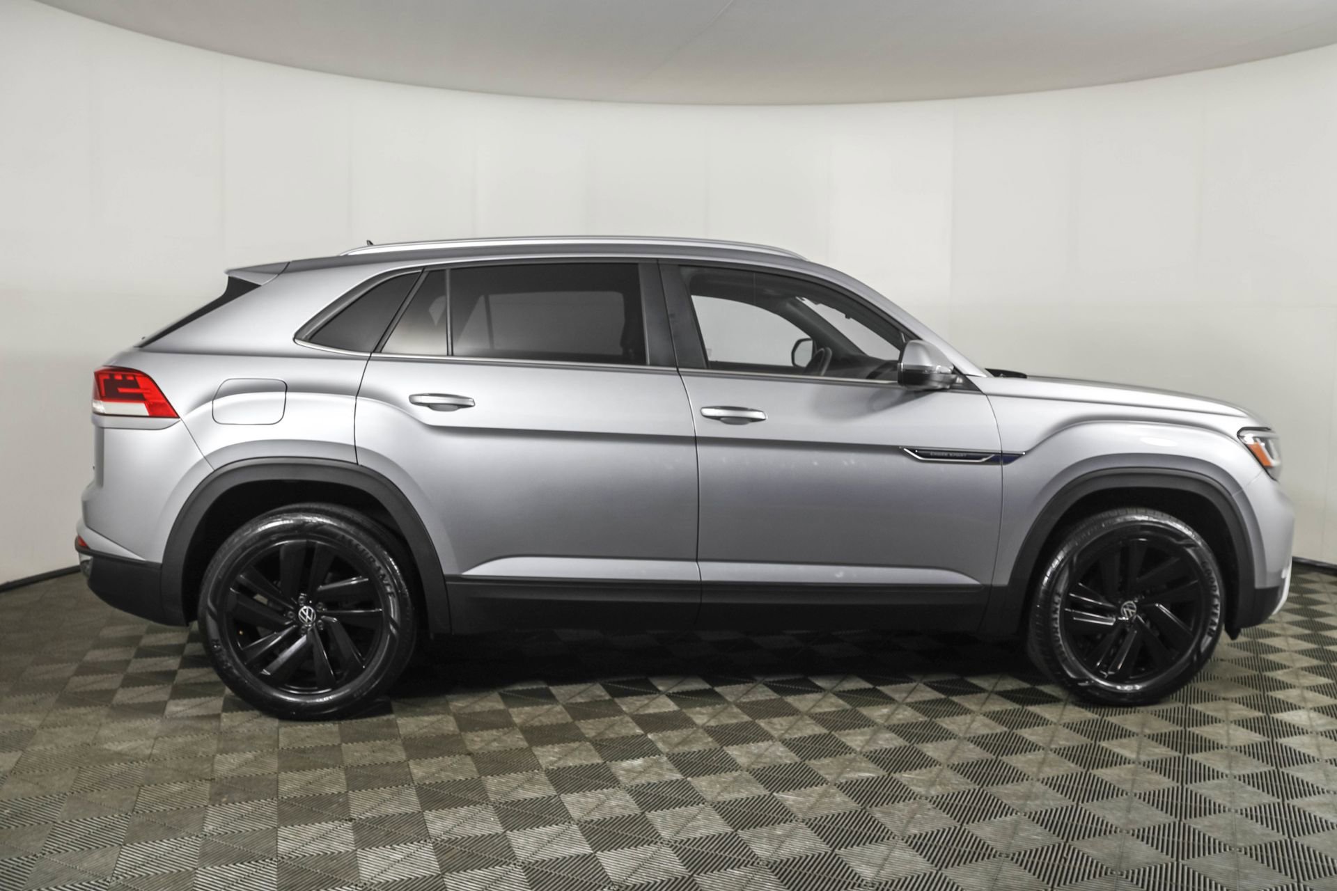 Used 2022 Volkswagen Atlas Cross Sport SE AWD/4WD image 12