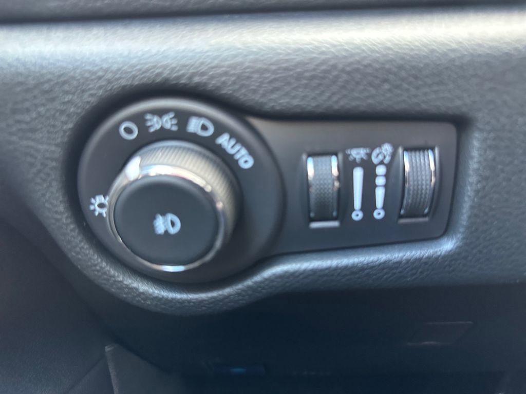 New 2026 Chrysler Pacifica Select image 18