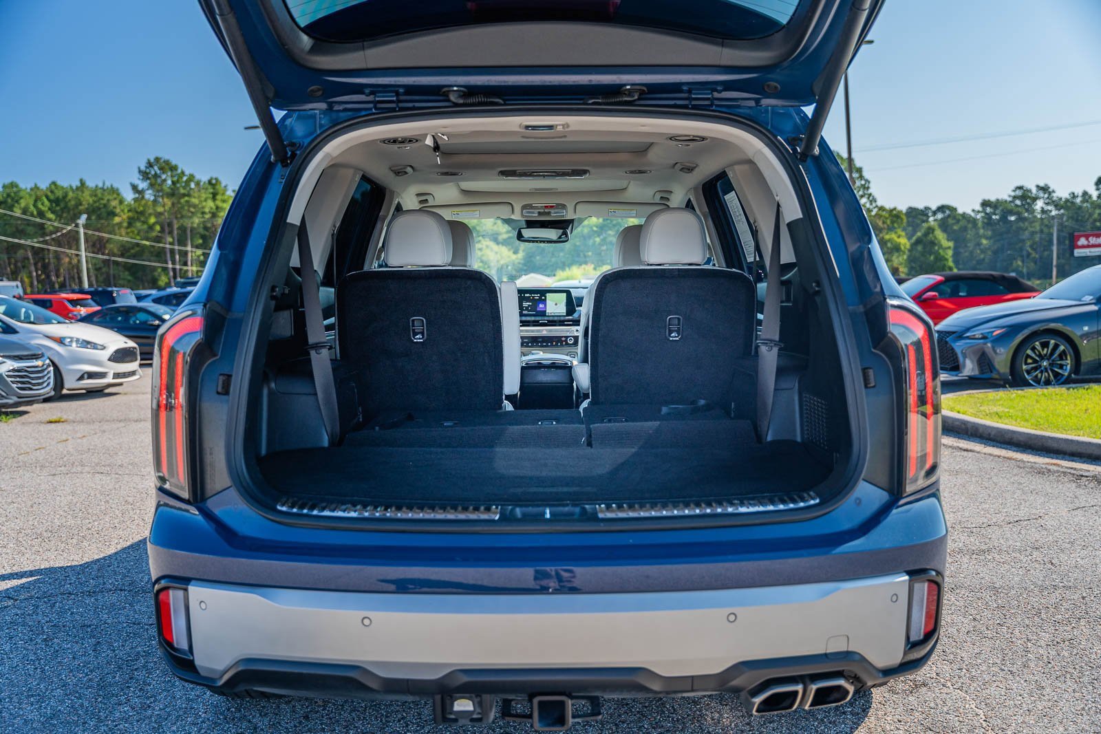 Used 2024 Kia Telluride SX w/ Towing Package image 14