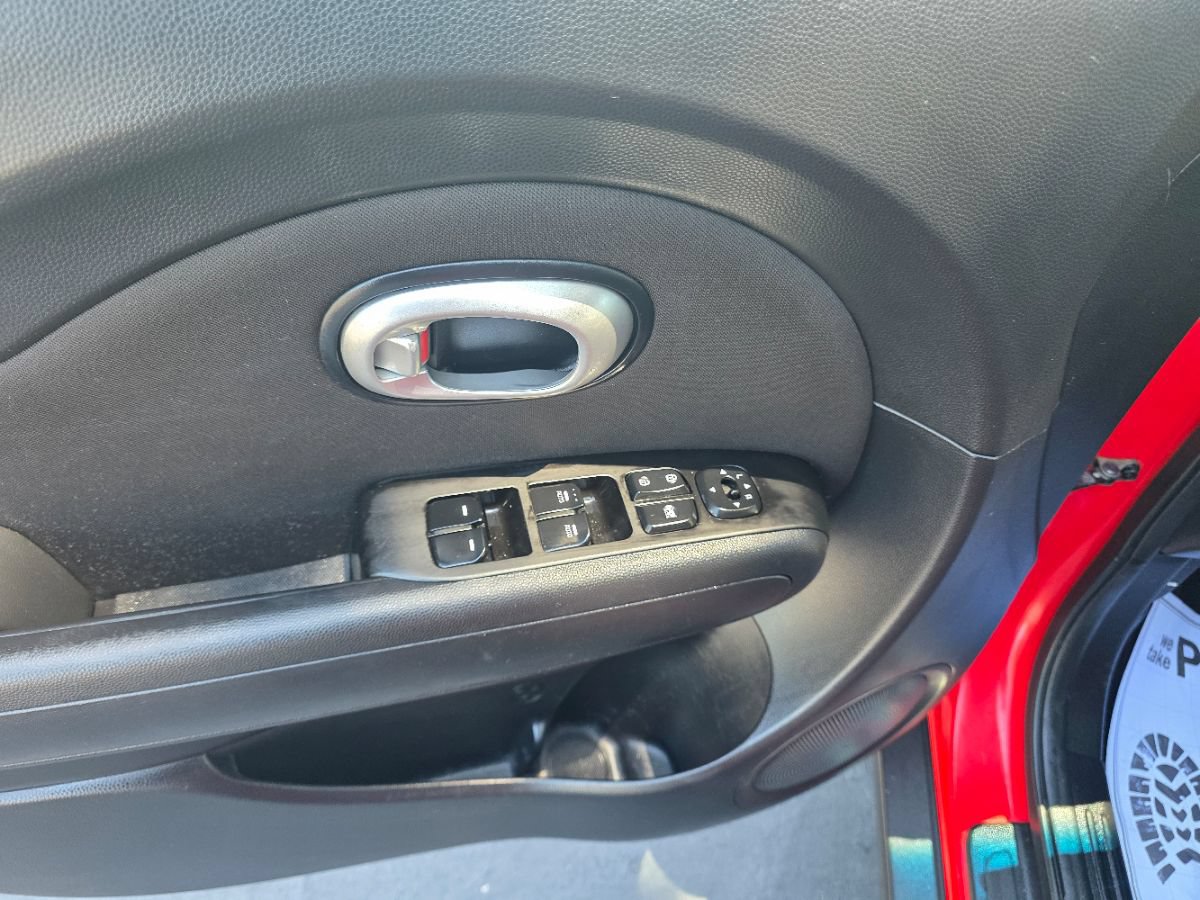 Used 2016 Kia Soul + FWD image 20