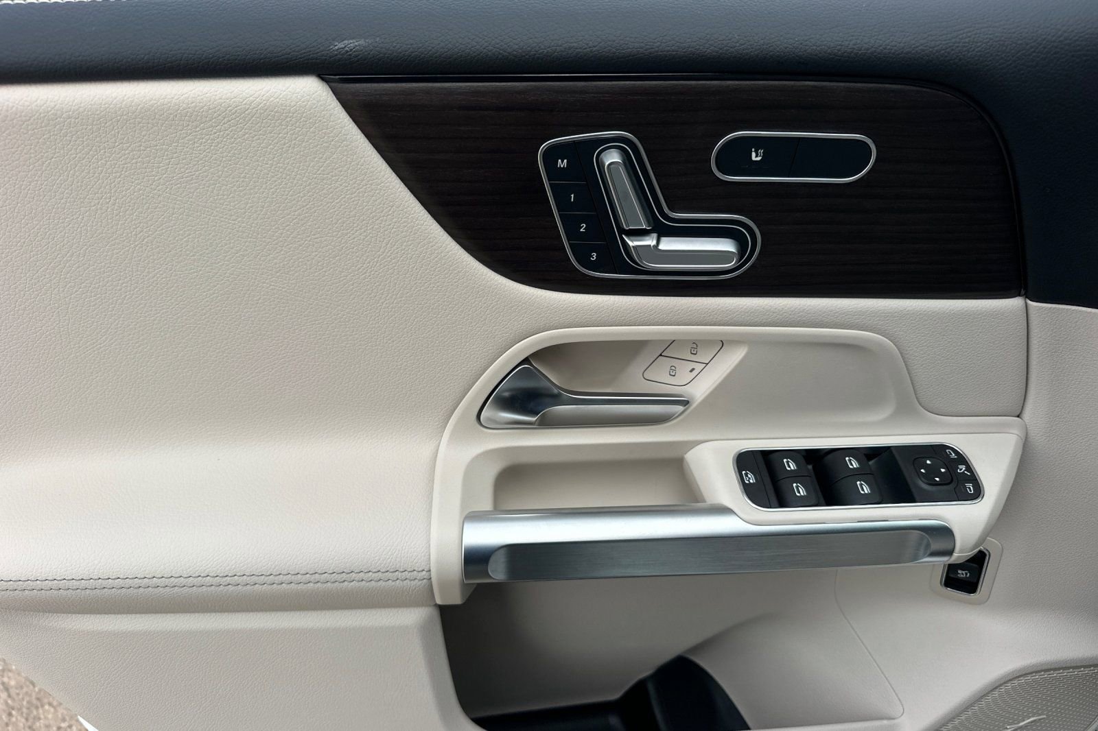 New 2026 Mercedes-Benz GLB 250 image 21