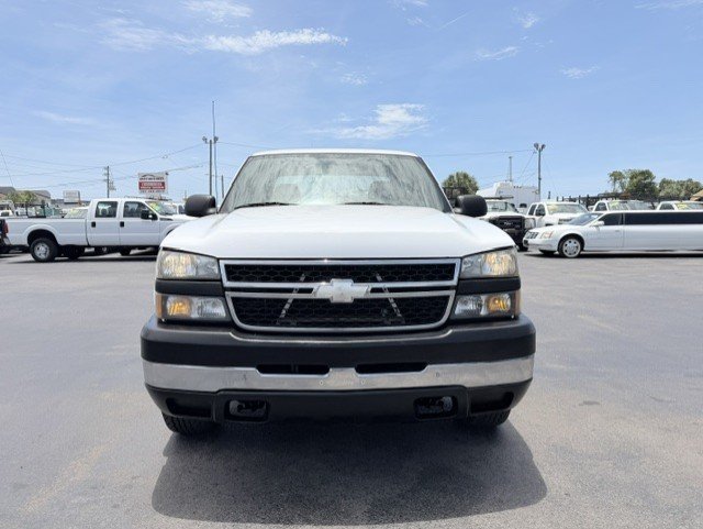 Used 2006 Chevrolet Silverado 2500 W/T w/ Heavy-Duty Power Package RWD image 2