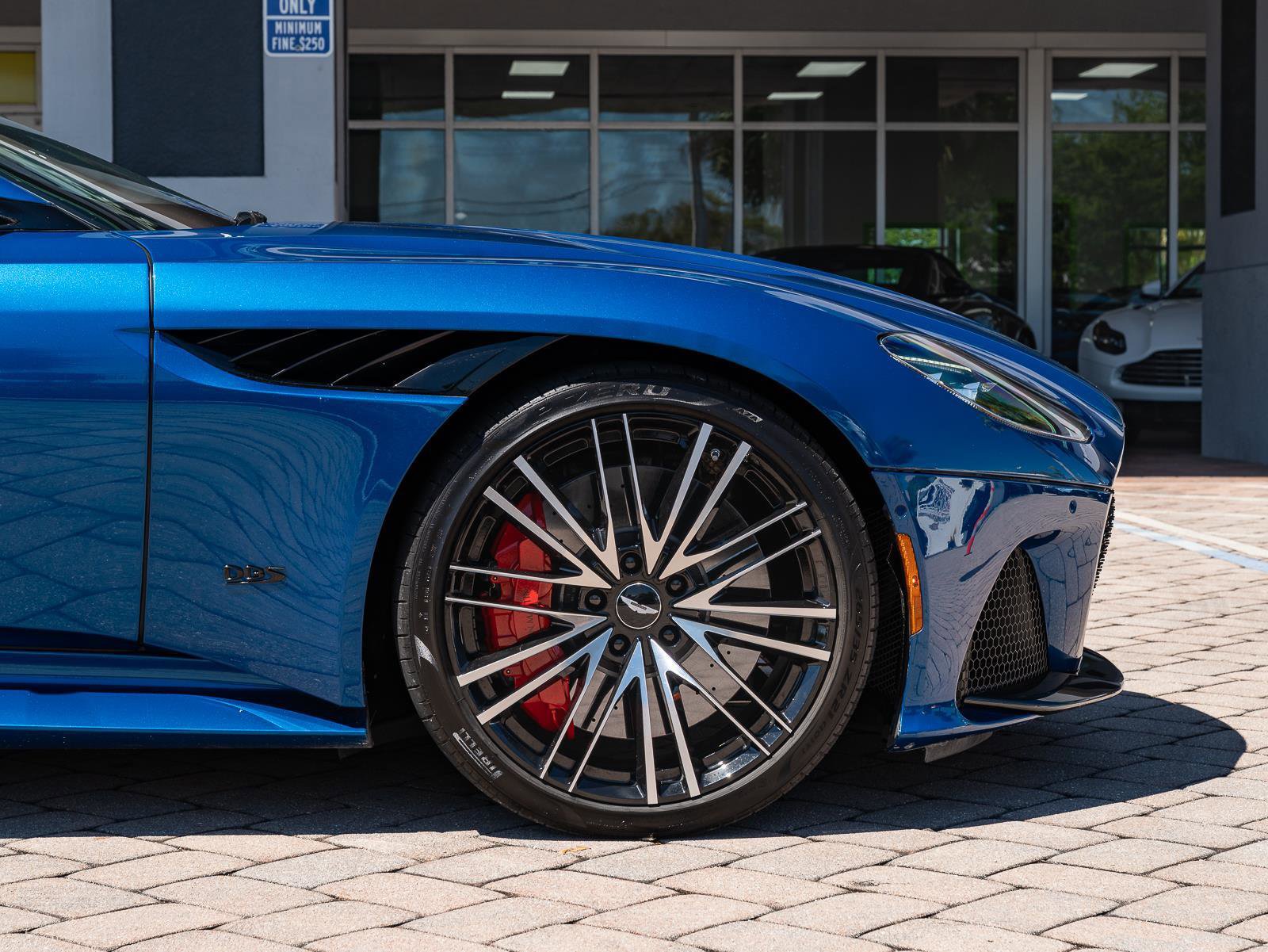 Used 2022 Aston Martin DBS Superleggera Volante image 39