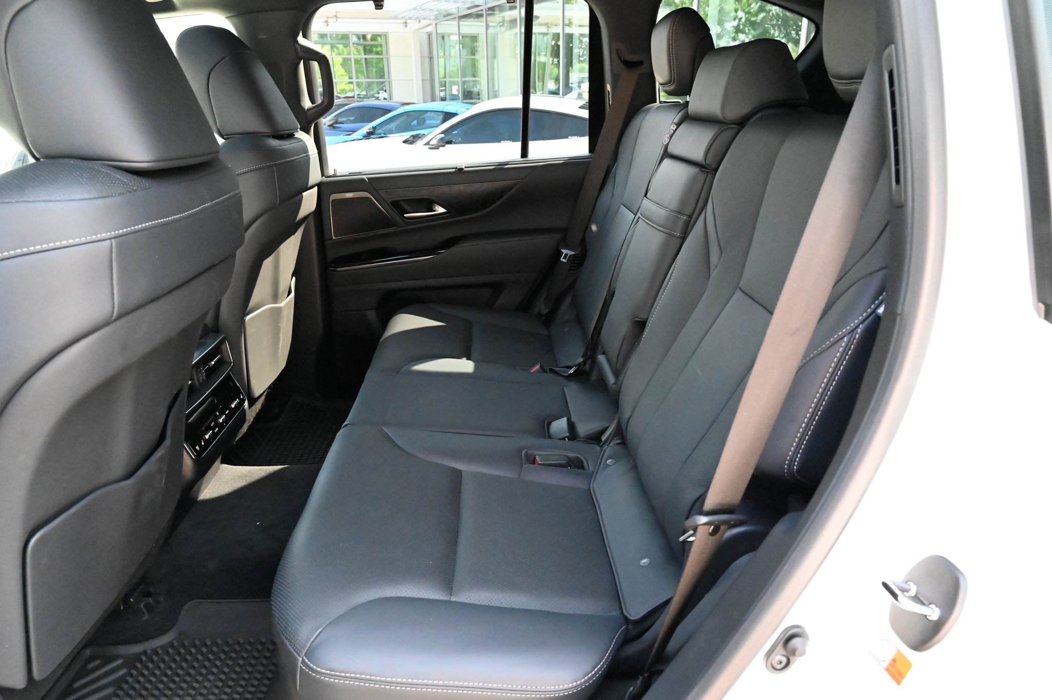 Used 2025 Lexus LX 600 4WD w/ Accessory Package (2T) image 39