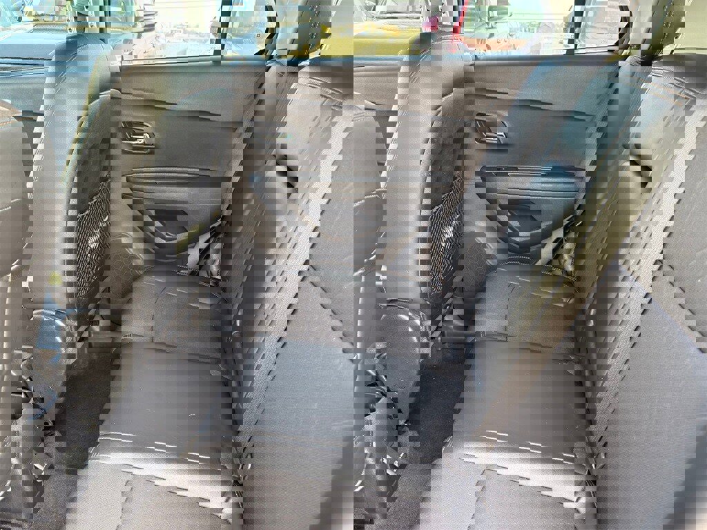 Used 2019 Chevrolet Trax LT w/ LT Convenience Package image 24