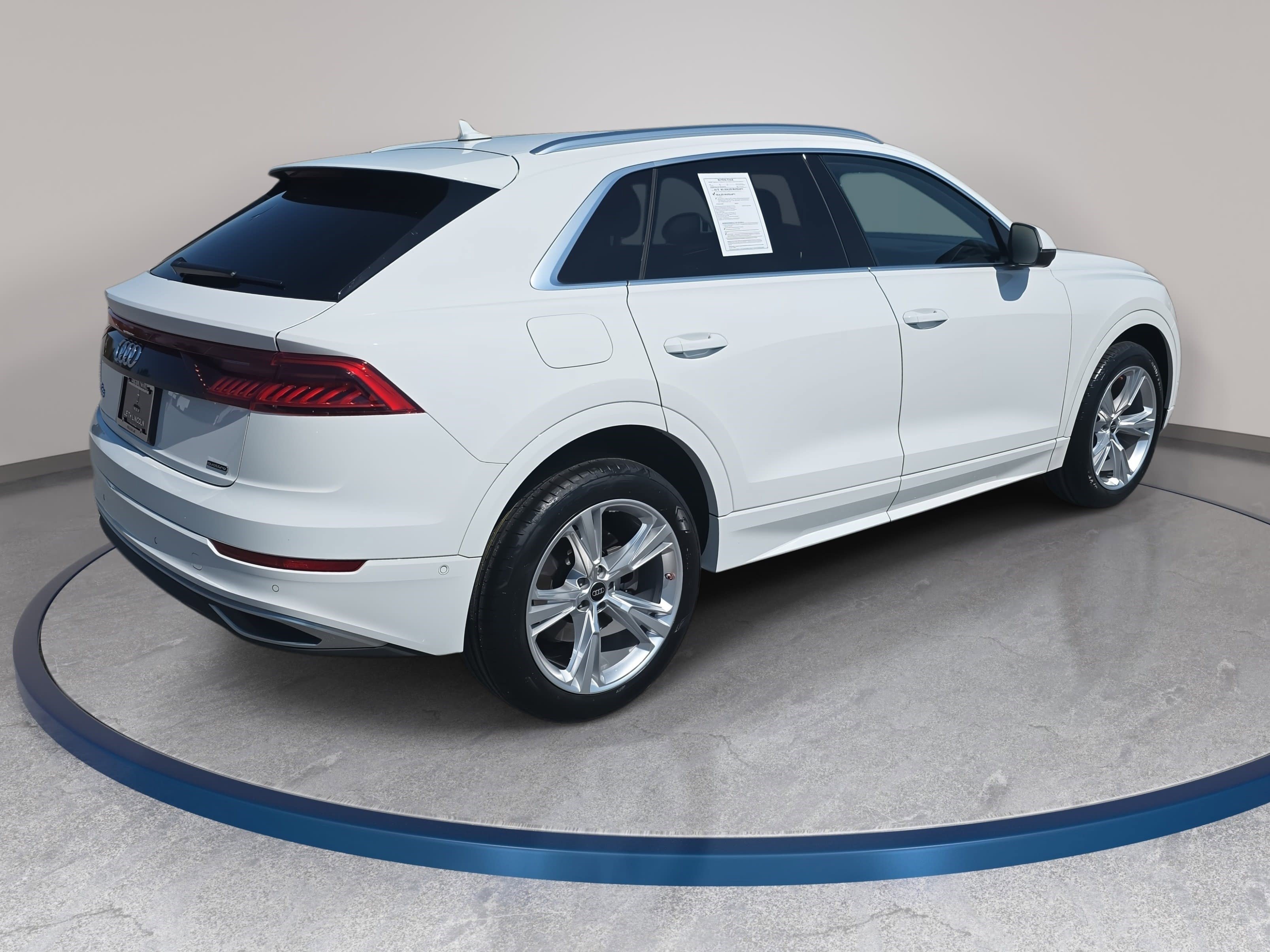 Used 2023 Audi Q8 Premium image 5