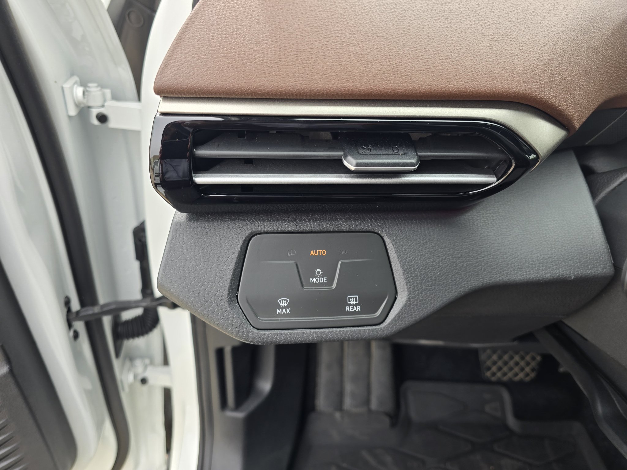 Used 2024 Volkswagen ID.4 2WD image 23