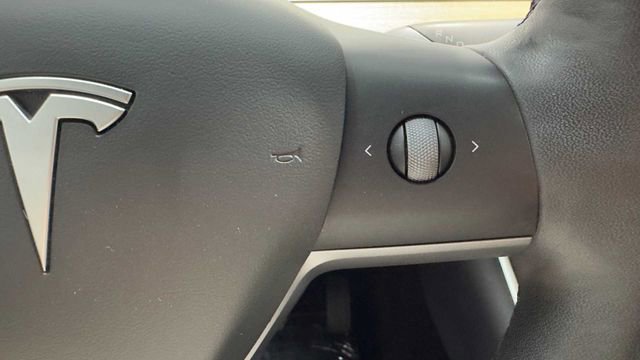 Used 2021 Tesla Model Y 2WD image 27