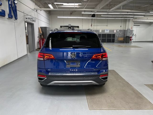 Certified 2023 Volkswagen Taos SE w/ Panoramic Sunroof Package AWD/4WD image 3