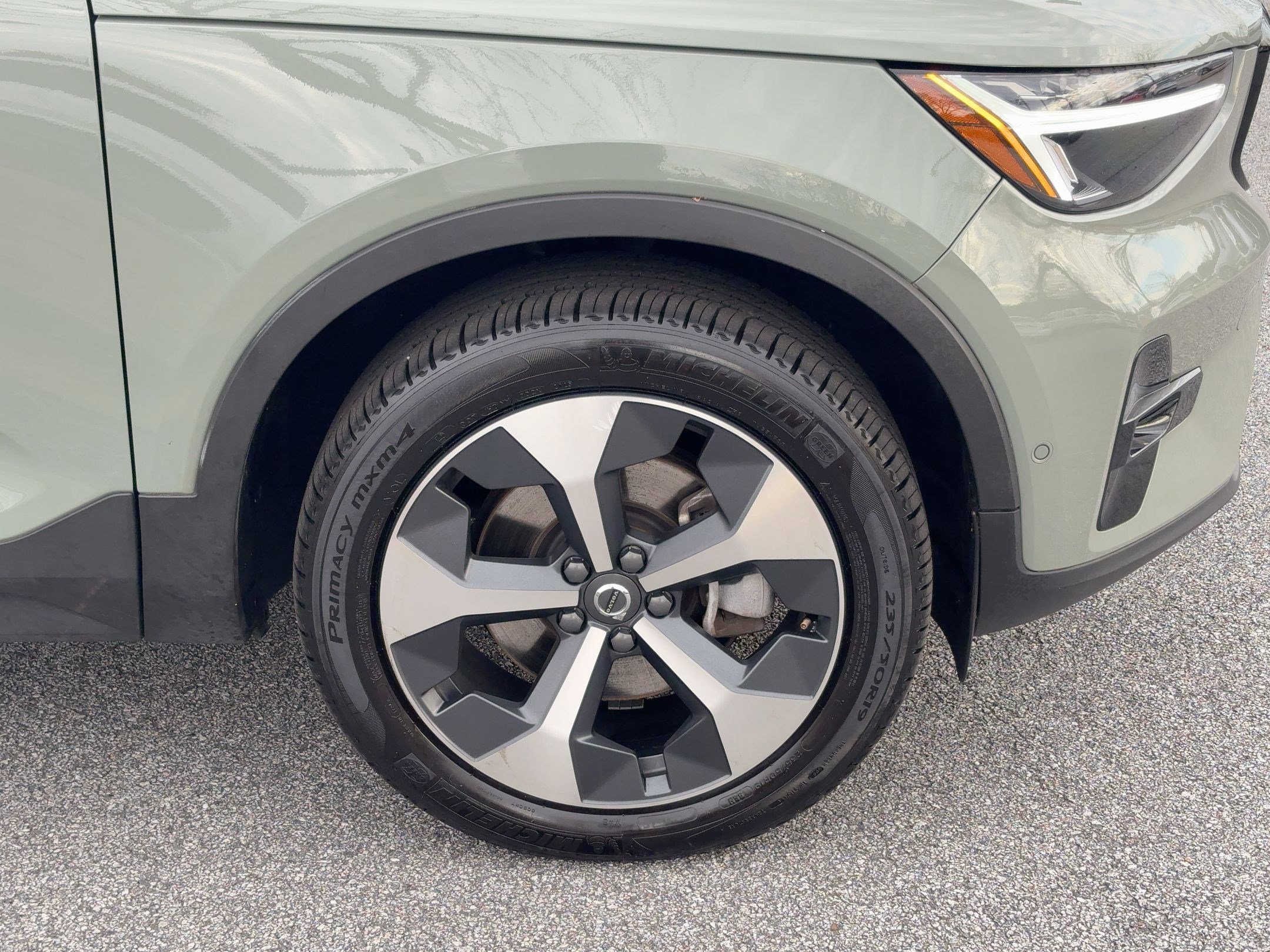 Used 2024 Volvo XC40 B5 Plus w/ Climate Package image 12