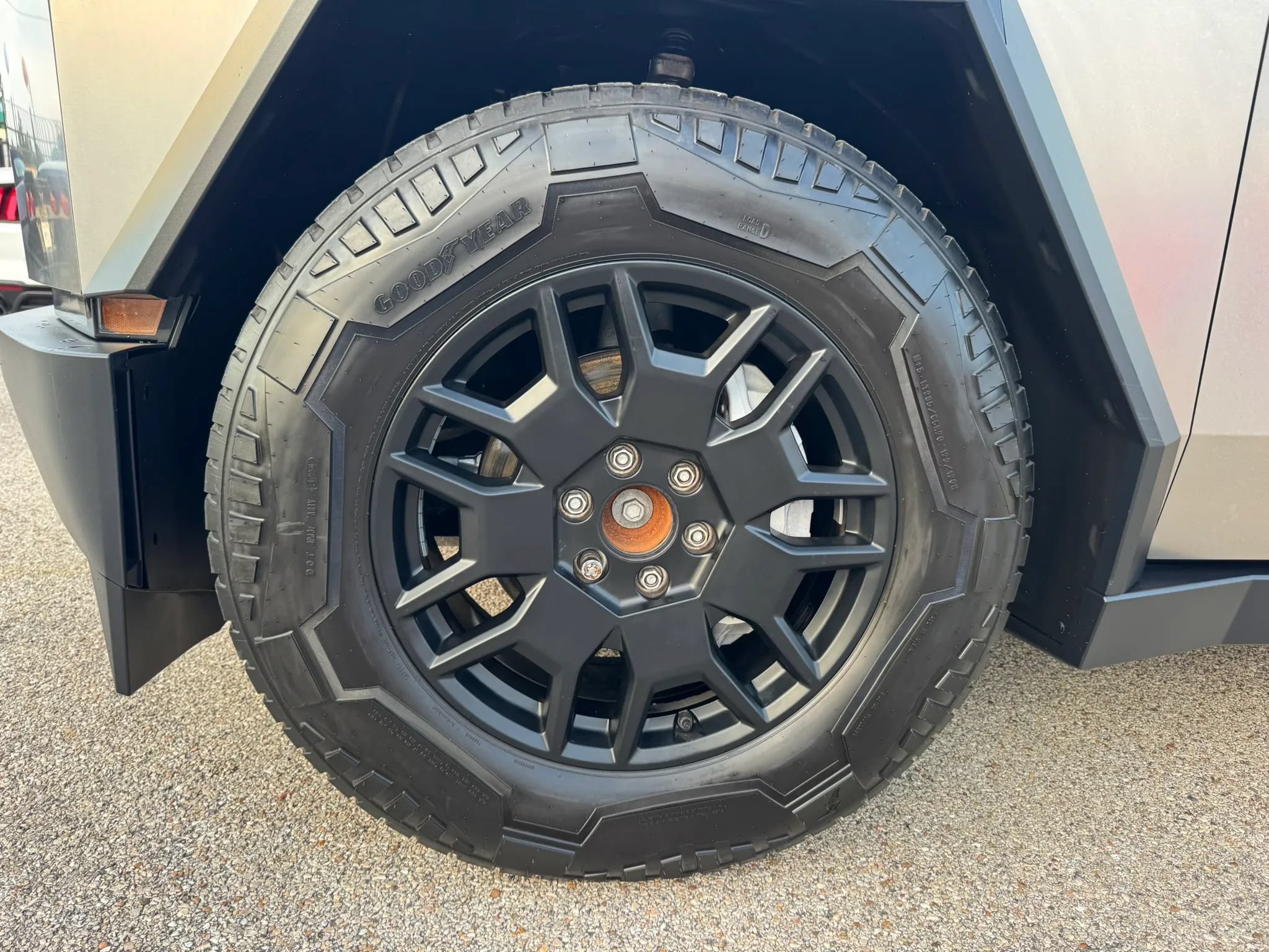 Used 2024 Tesla Cybertruck AWD Crew Cab image 13