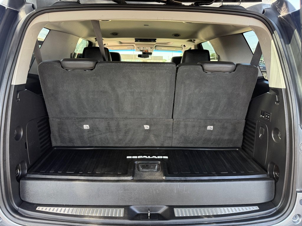 Used 2020 Cadillac Escalade Premium Luxury RWD image 26