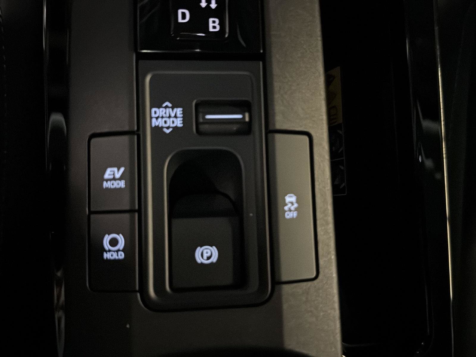 Used 2024 Toyota Prius XLE AWD/4WD image 16
