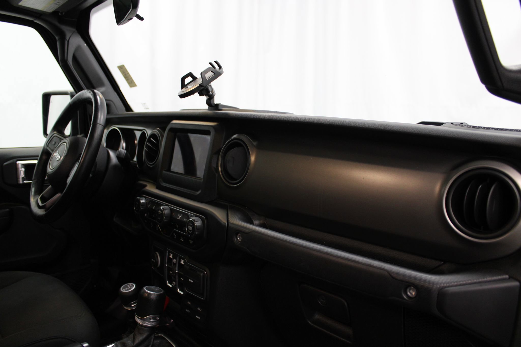 Used 2020 Jeep Gladiator Sport w/ Technology Group image 22