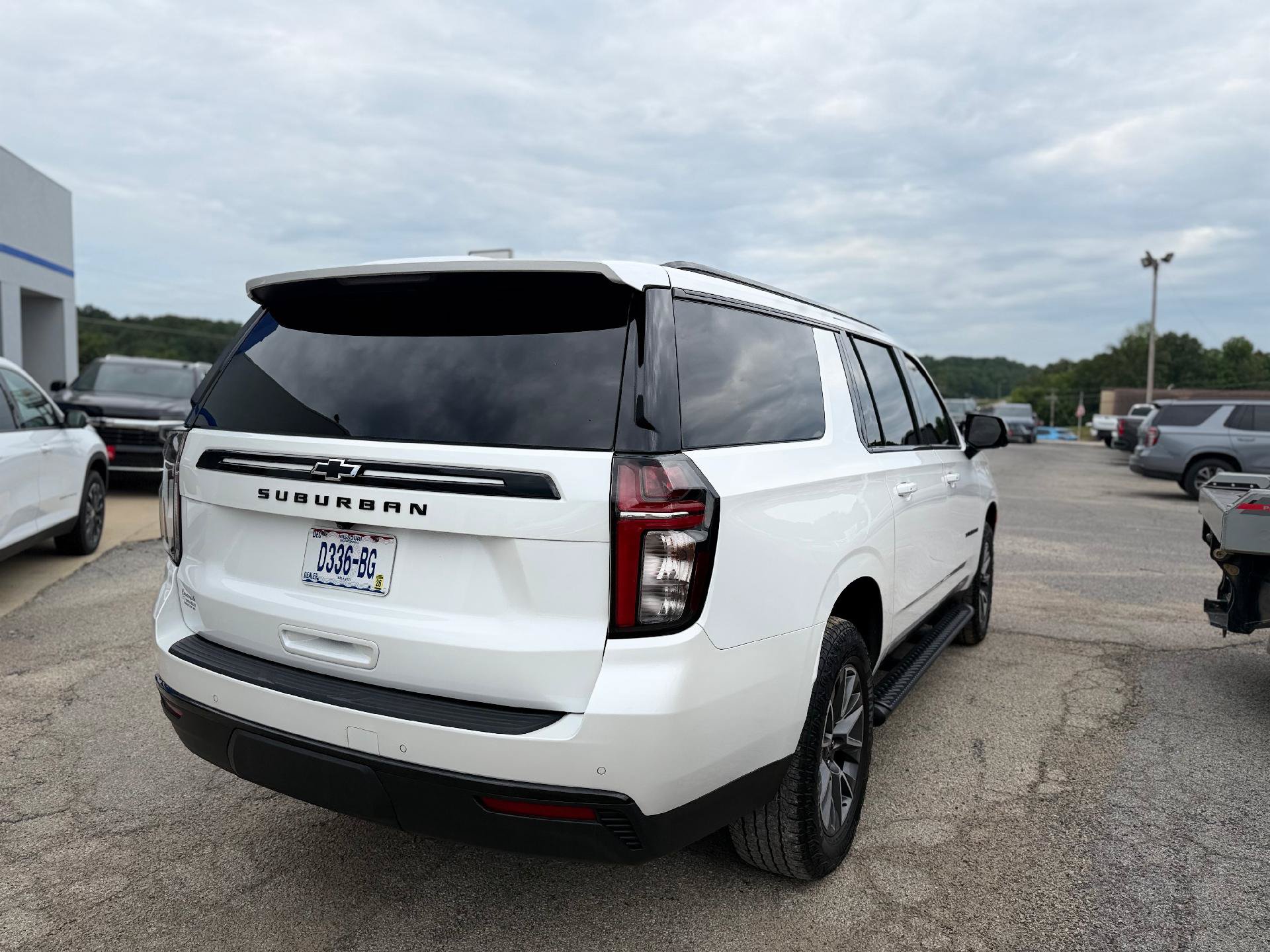 Used 2024 Chevrolet Suburban Z71 w/ Luxury Package AWD/4WD image 3