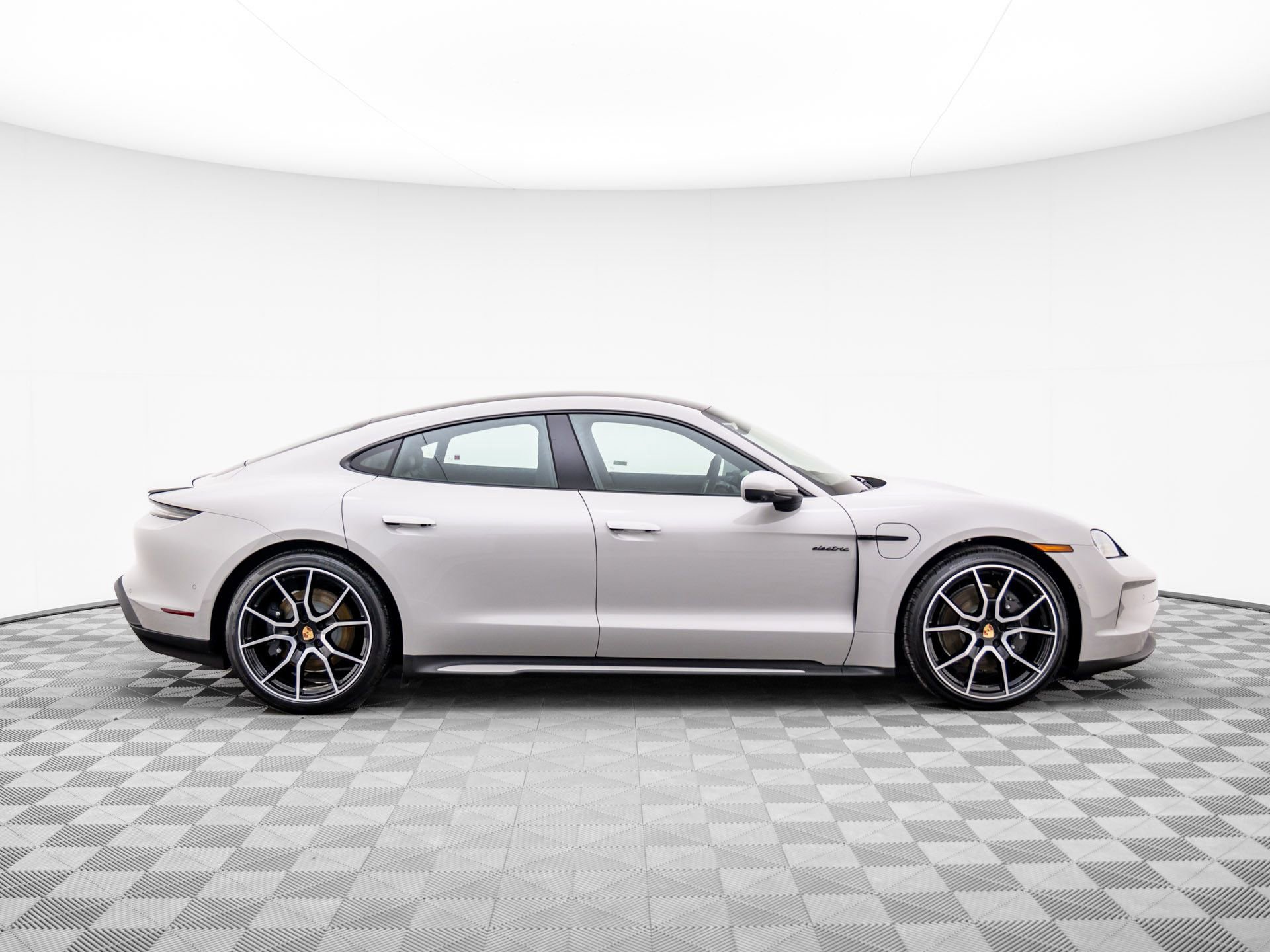 New 2025 Porsche Taycan image 8