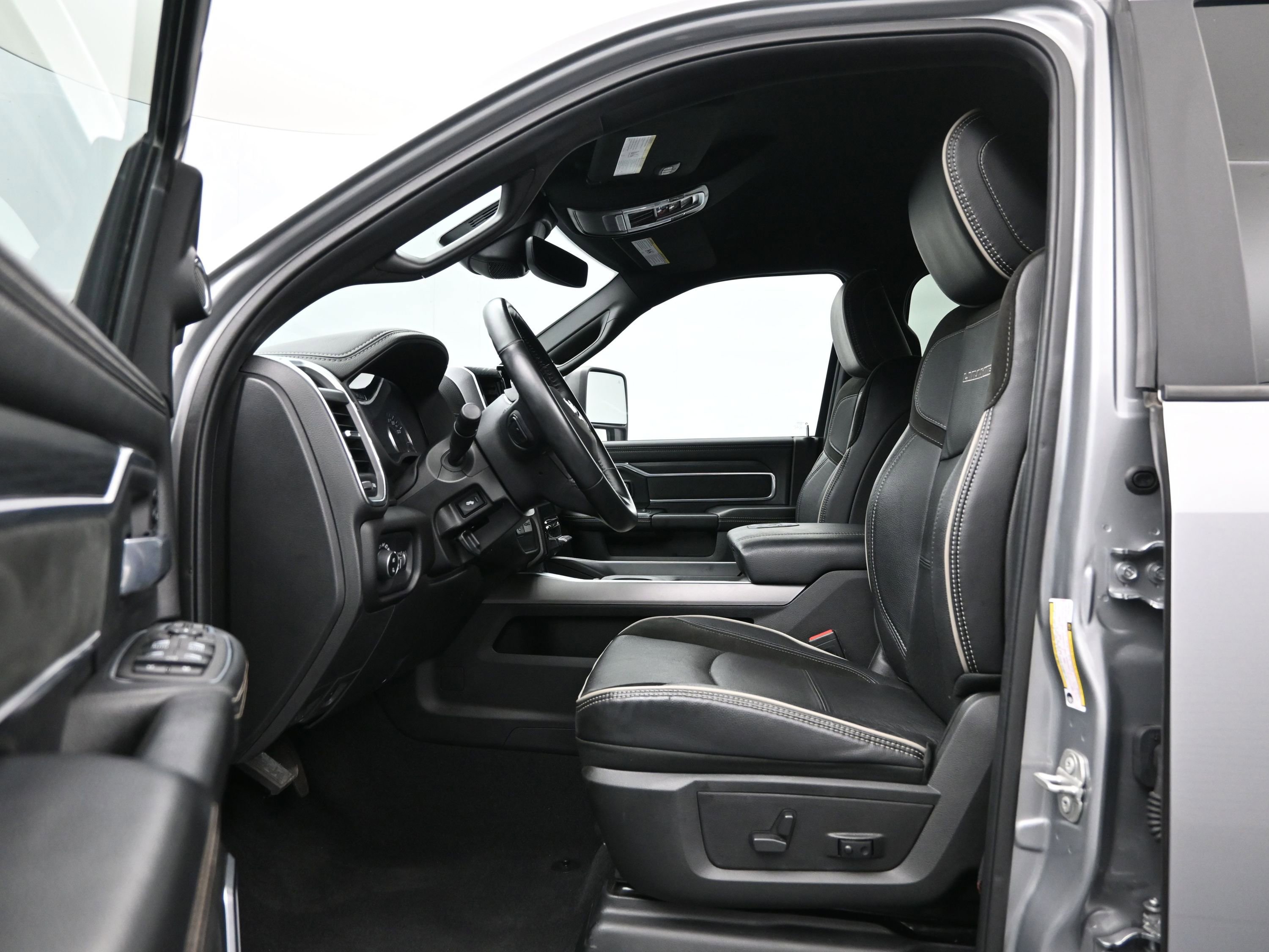 Used 2023 RAM 2500 Laramie AWD/4WD image 9
