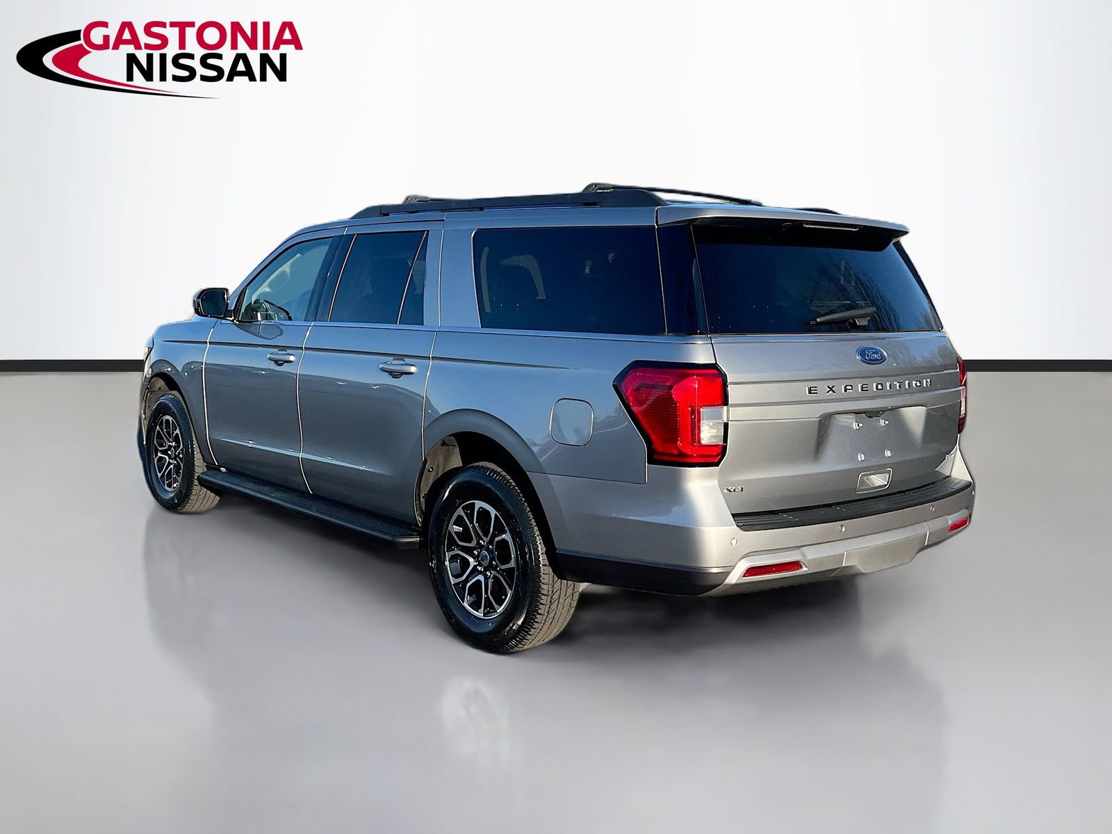 Used 2024 Ford Expedition Max XLT image 6